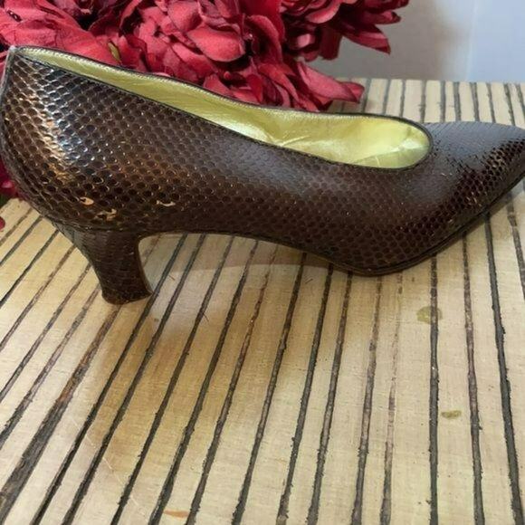 Bottega Veneta Vintage Brown Leather Kitten Heel Pumps Size  8 - Picture 2 of 6